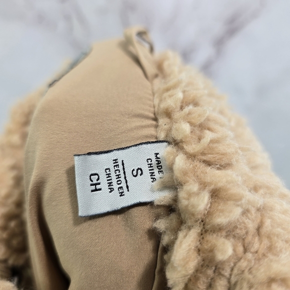 Levis Coat Womens Small Tan Beige Teddy Sherpa Fuzzy Mock Neck Assymetric - Picture 4 of 13